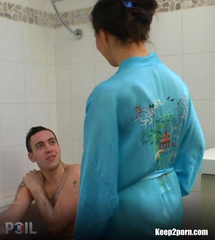Caroline - Il encule sa logeuse sous la douche [FullHD 1080p] LaFRANCEaPOIL