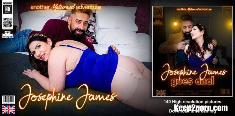 Josephine James (EU) (54), Mugur (43) - MILF Josephine James gets fucked in the ass and squirts with desire / 14460 [Mature.nl / FullHD 1080p]