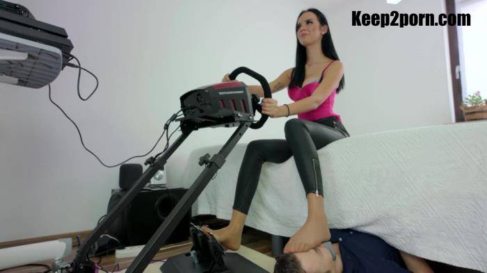 Pedal Pumping - Elzbieta Took His Game And Plays Part 01 [PolishMistress / UltraHD 2304p]