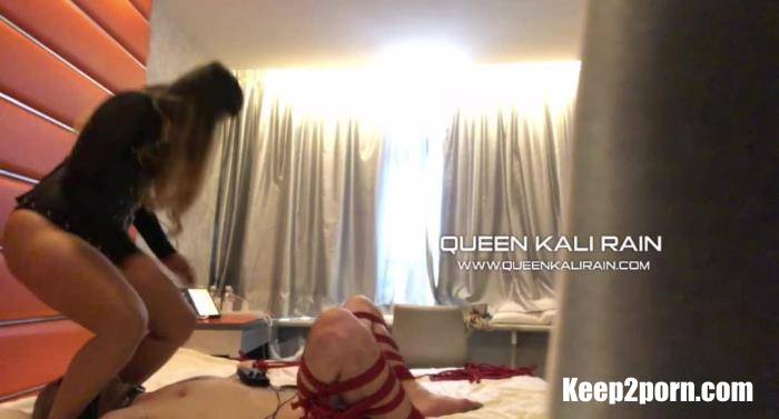 Hotel Foot Fetish Followed By Face Sitting Tease [QueenKaliRain / HD 720p]