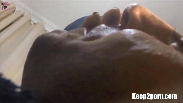 Smell And Kiss Dirty Feet - Annusami Baciami Piedi Sporchi [ItalianGoddessBeatrix / FullHD 1080p]