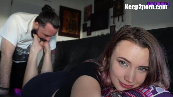 Nerdy Gamer Girl Lilith First Time Foot Worship And Tickling [CuteFeetAndCumshots / FullHD 1080p]