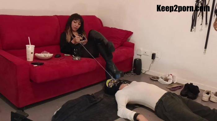 Despite Wearing New Boots And Dangling While Smoking I Ignored My Footstool [MissSandraDomina / HD 720p]