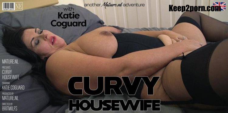 Katie Coquard (EU) (45) - Curvy housewife Katie Coquard plays with her pussy in bed [Mature.nl / FullHD 1080p]