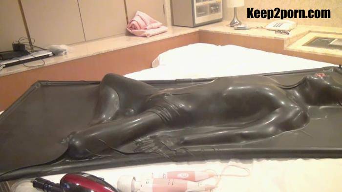 Rubber Vacuum Bed Session [Mistresskira / FullHD 1080p]