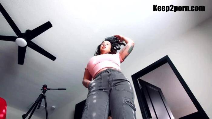 Clips by Drea - Giantess Catches a Bed Bug [FullHD 1080p]