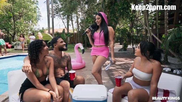 Serena Santos, Kira Perez, Addison Vodka, Alix Avery, Bunny Fae - Wet And Wild [SD 480p]