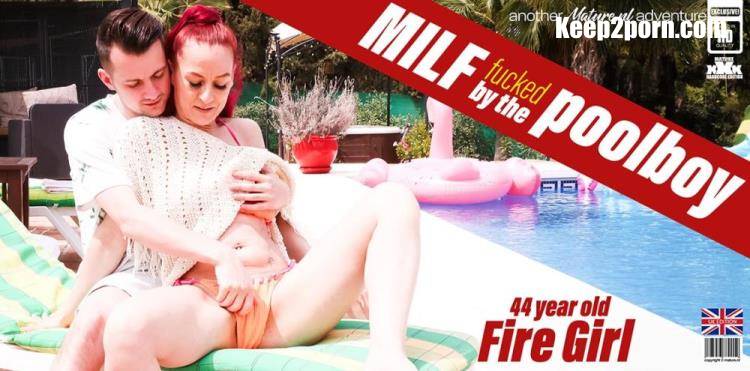 Fire Girl (44), Sam Bourne (29) - The Poolboy get's seduced by MILF Fire Girl to fuck her right next to the pool under the sun [Mature.nl / FullHD 1080p]